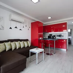 4 Minutes Walk From Yumbo 马斯帕洛马斯